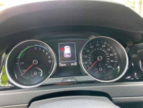 Volkswagen e-Golf 2017 белый - фото 38