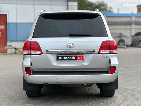 Toyota Land Cruiser 2008 серый - фото 16