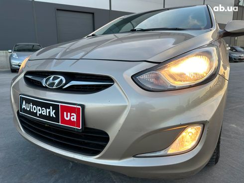 Hyundai Accent 2012 бежевый - фото 24