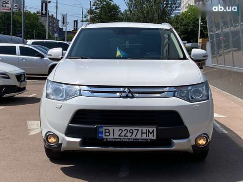 Mitsubishi Outlander 2014 - фото 2