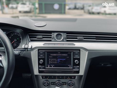 Volkswagen Passat 2018 серый - фото 19