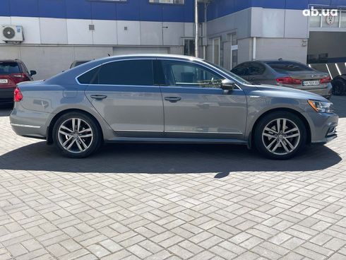 Volkswagen Passat 2016 серый - фото 4