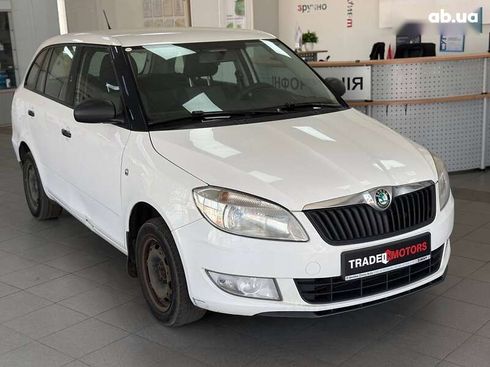 Skoda Fabia 2011 - фото 2