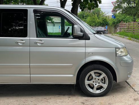 Volkswagen Multivan 2006 серый - фото 5
