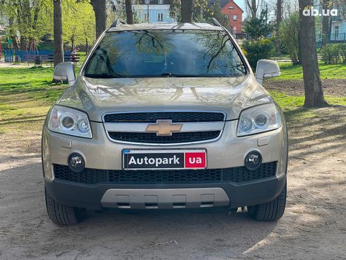 Chevrolet Captiva 2009 бежевый - фото 2