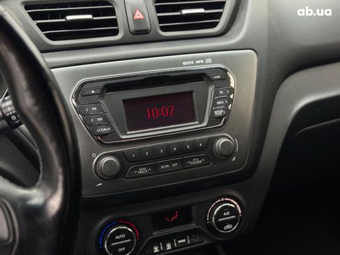 Kia Rio 2013 белый - фото 30