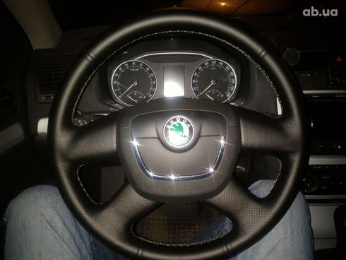 Skoda Octavia 2011 серебристый - фото 15