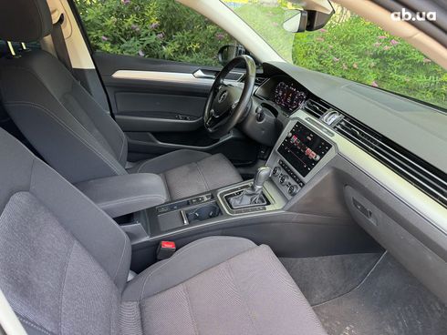 Volkswagen Passat 2019 серый - фото 29