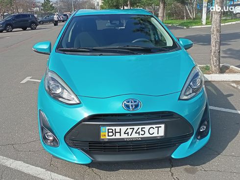Toyota Prius 2019 голубой - фото 6