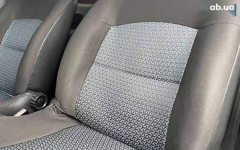 Renault Clio 2008 - фото 18