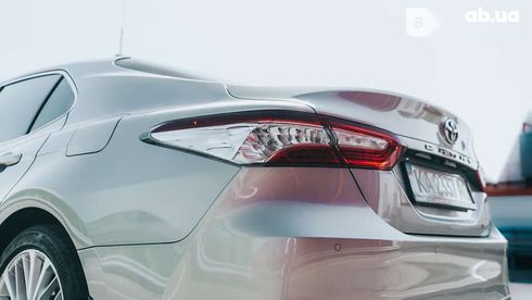 Toyota Camry 2019 - фото 10