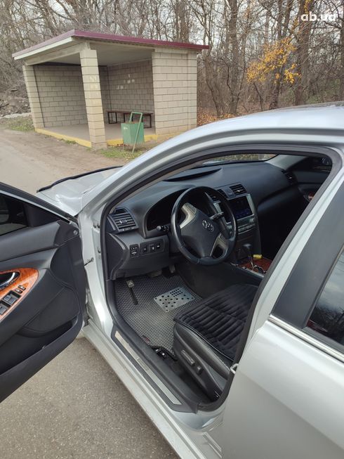 Toyota Camry 2006 серебристый - фото 8