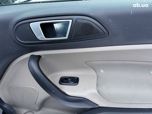 Ford Fiesta 2016 черный - фото 23