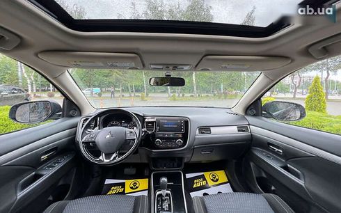 Mitsubishi Outlander 2017 - фото 13