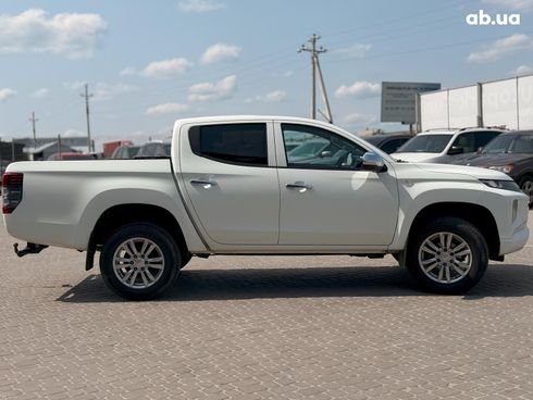 Mitsubishi l 200 2019 белый - фото 9