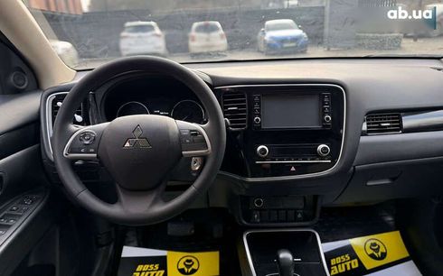 Mitsubishi Outlander 2020 - фото 17