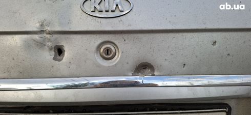 Kia Carnival 2005 серебристый - фото 7