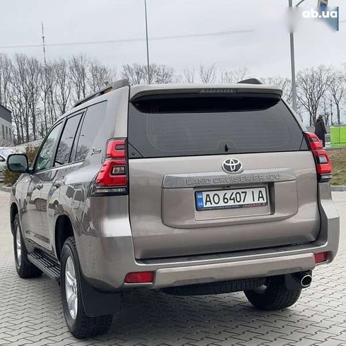 Toyota Land Cruiser Prado 2022 - фото 5