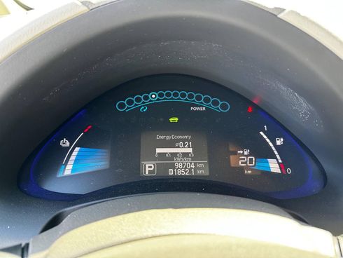 Nissan Leaf 2012 красный - фото 27