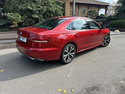 Volkswagen Passat 2020 красный - фото 6