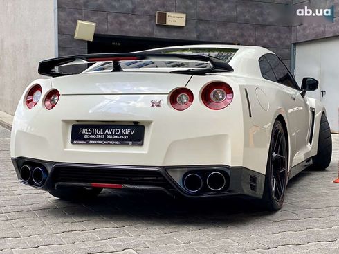 Nissan GT-R 2013 - фото 14
