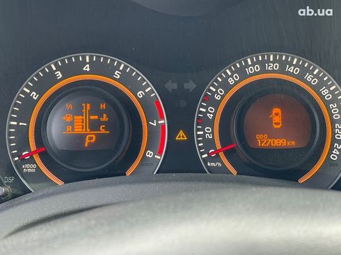 Toyota Auris 2010 - фото 13