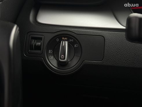 Volkswagen Passat 2011 белый - фото 11