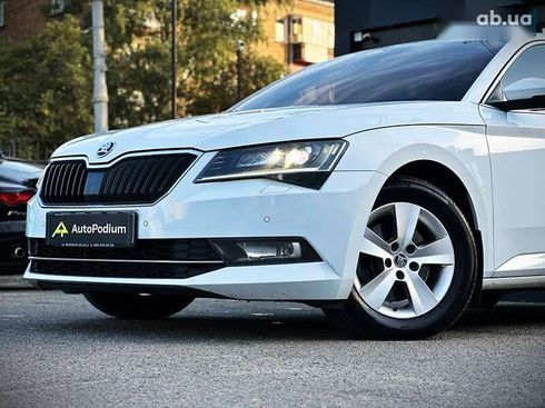 Skoda Superb 2019 - фото 8