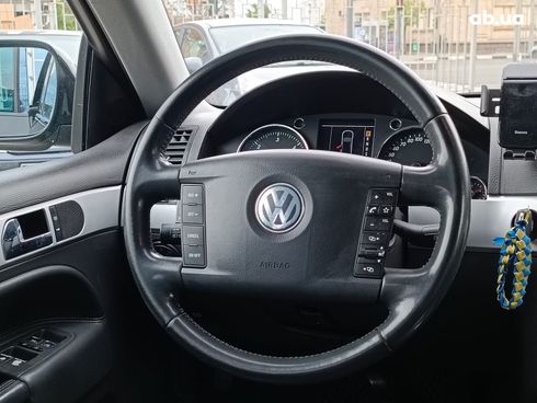 Volkswagen Touareg 2005 черный - фото 23