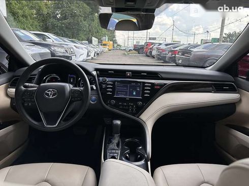 Toyota Camry 2020 - фото 18