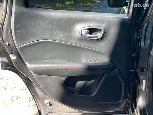 Jeep Compass 2018 серый - фото 31