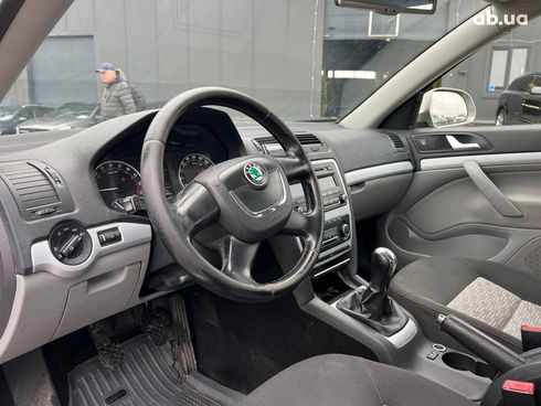 Skoda Octavia 2010 серый - фото 17