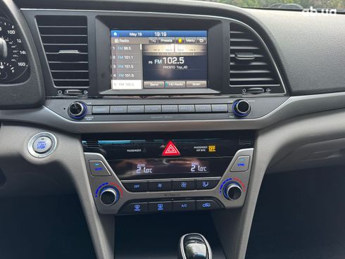 Hyundai Elantra 2016 синий - фото 15