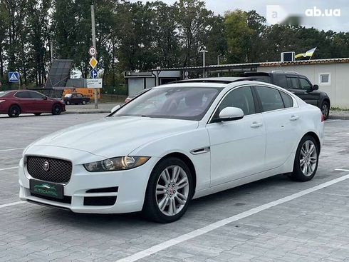 Jaguar XE 2019 - фото 2