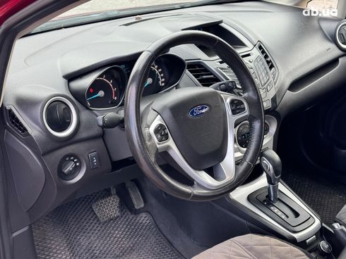 Ford Fiesta 2016 красный - фото 17