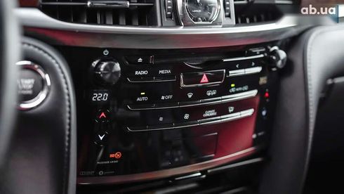 Lexus LX 2017 - фото 30