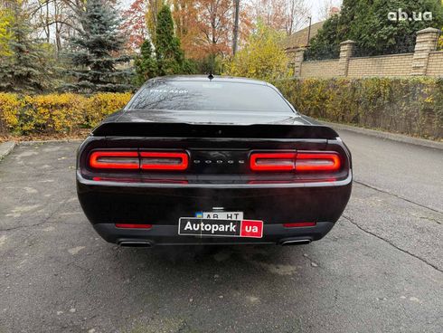 Dodge Challenger 2018 черный - фото 21