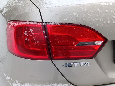 Volkswagen Jetta 2012 бежевый - фото 10