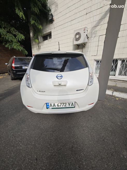 Nissan Leaf 2016 белый - фото 5