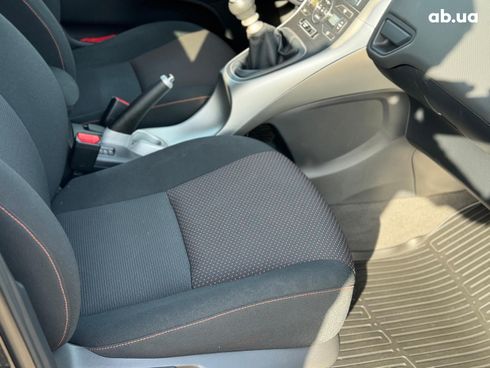 Toyota Auris 2010 черный - фото 23