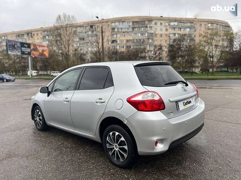 Toyota Auris 2011 - фото 7