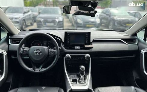 Toyota RAV4 2020 - фото 13