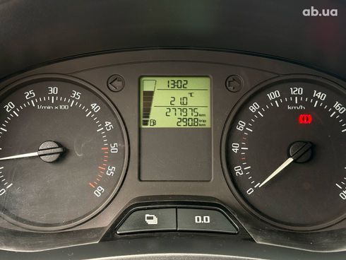 Skoda Fabia 2010 белый - фото 13