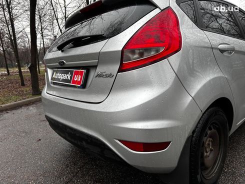 Ford Fiesta 2012 серый - фото 12