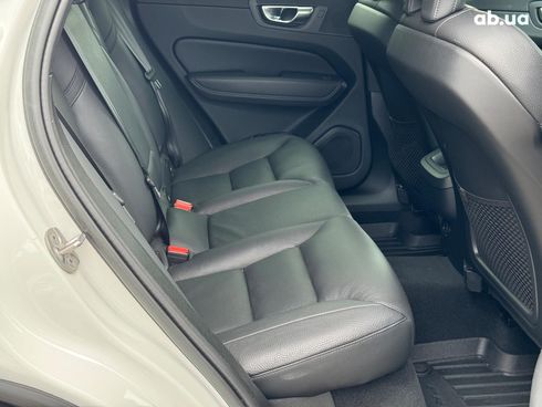 Volvo XC60 2023 белый - фото 30