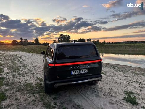 Rivian R1S 2023 - фото 10