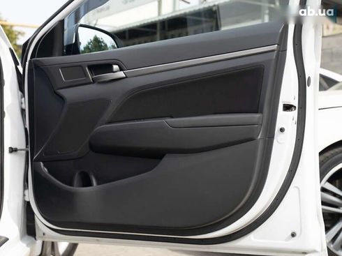 Hyundai Elantra 2018 - фото 28