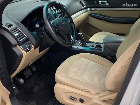 Ford Explorer 2017 белый - фото 12