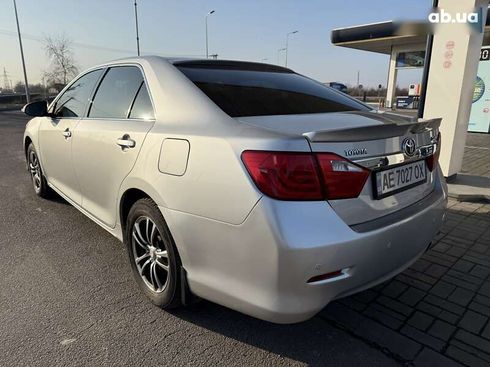 Toyota Camry 2011 - фото 15