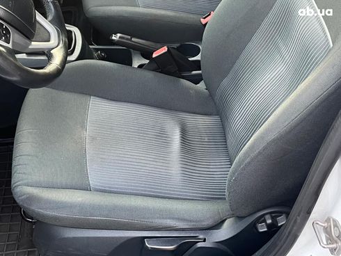 Ford Fiesta 2012 белый - фото 52